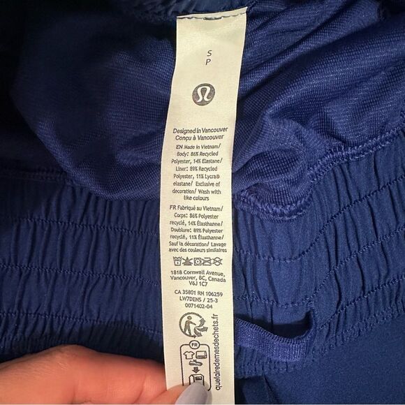 NWT small Lululemon Shake It Out HR Run Short 2.5” Deep Sea/ Cobalt Blue - Picture 3 of 7
